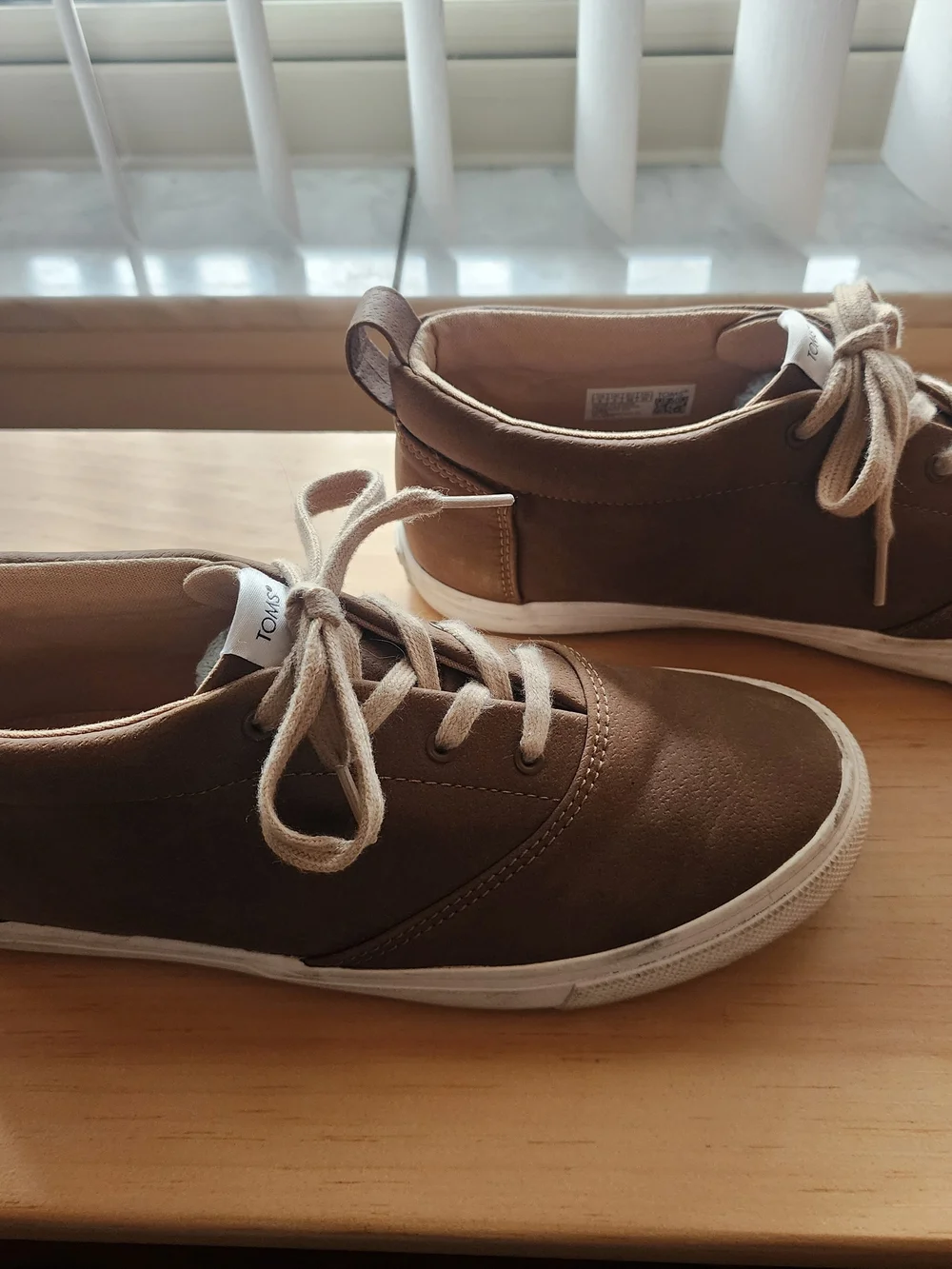 TOMS Boys Fenix Mid Top Sneaker Toffee Brown Size 6